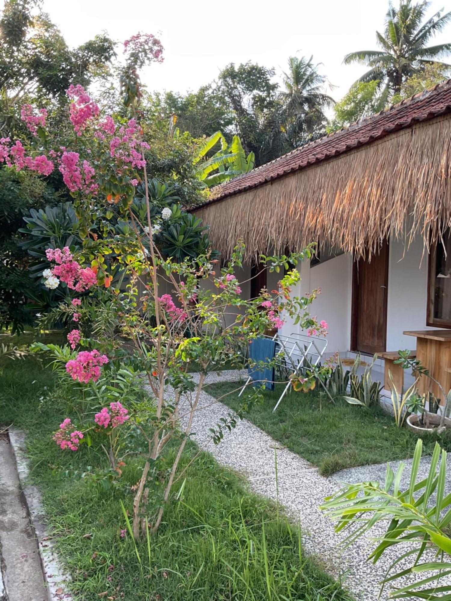 Tiga Spies Hostel Kuta  Екстериор снимка